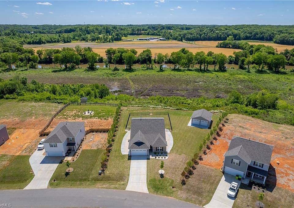 1st image of 448 Altavista Dr