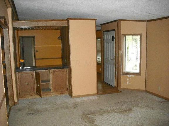 2nd image of 2860 Lucks Ave NE