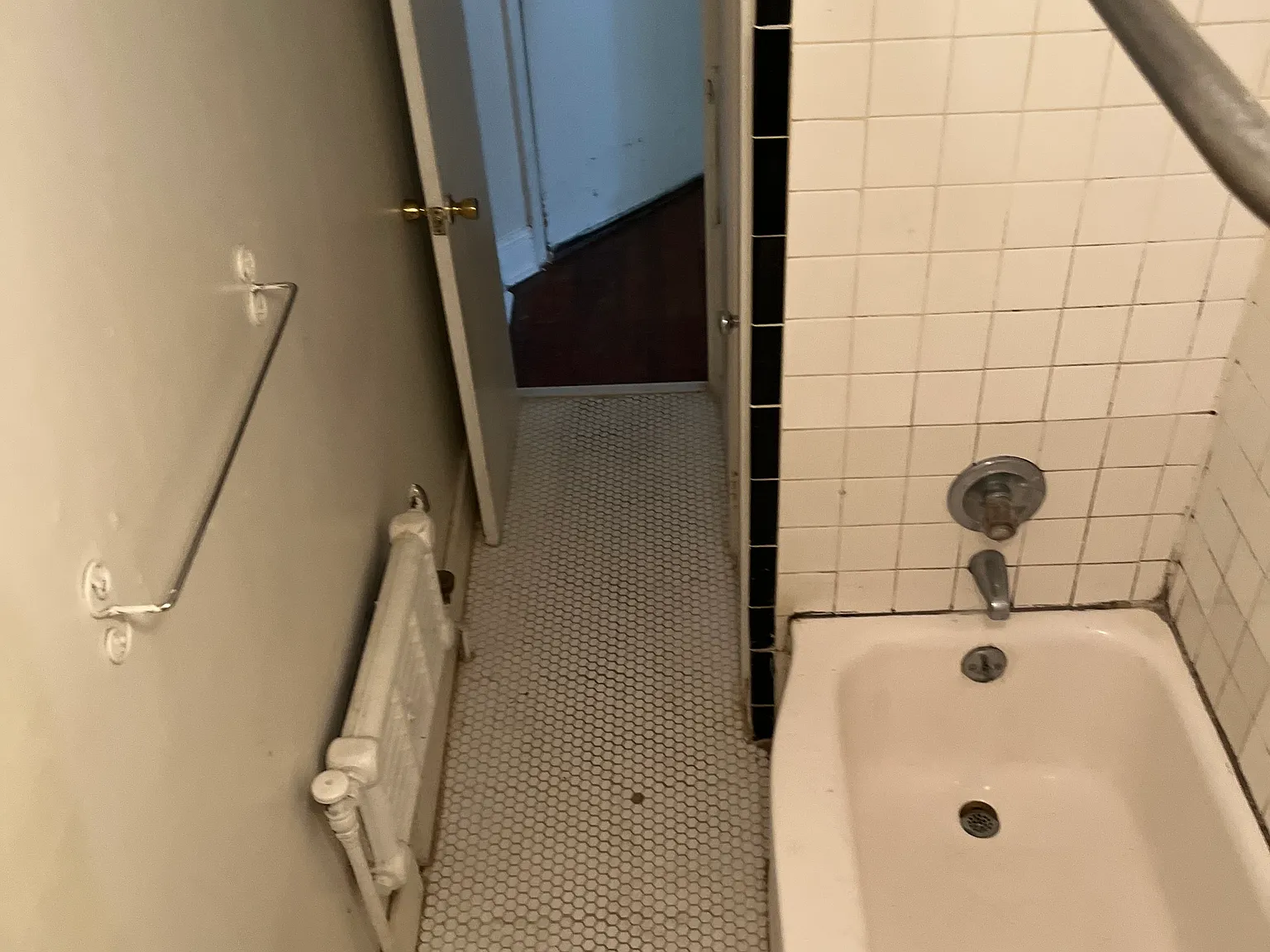 1 bed, 800 sqft, $1,350 — Photo 3