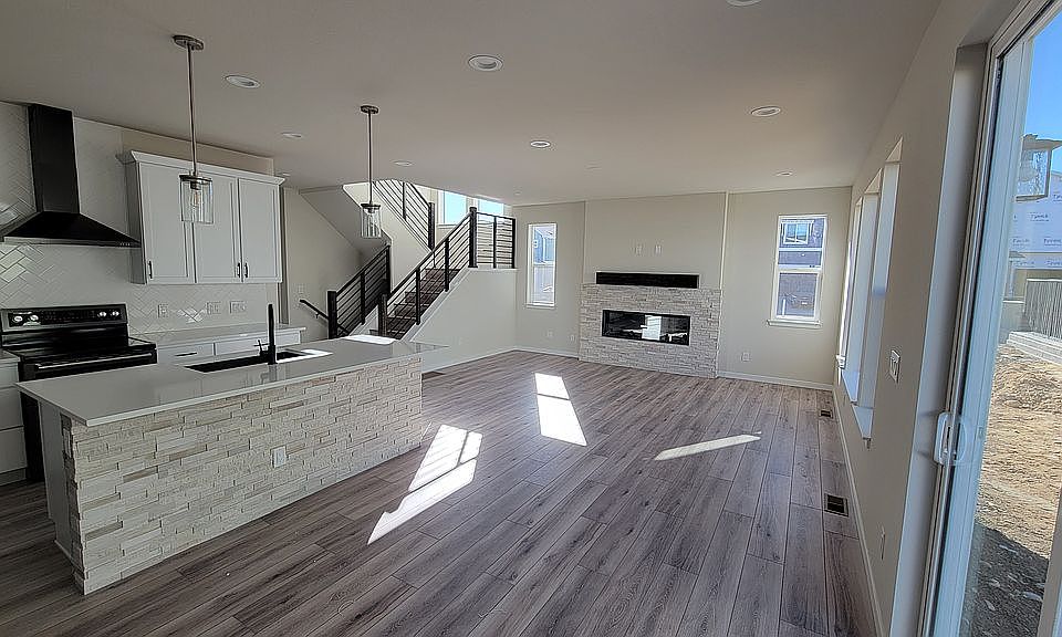 2nd image of 337 Fox Ln