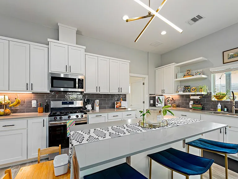 7600 Carver Ave #A — Photo 6
