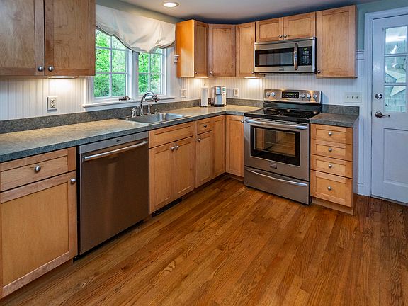 5th image of 986 Millstone Rd