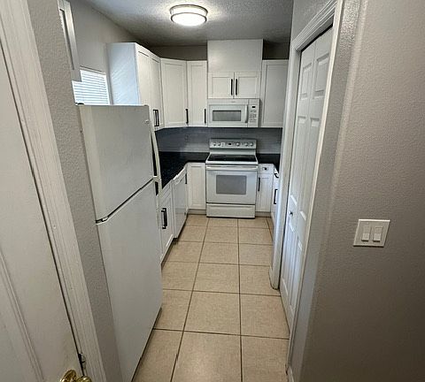 5th image of 3815 W Everett St APT C