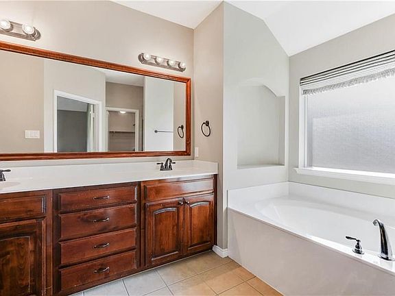 5th image of 2616 Sandcherry Dr