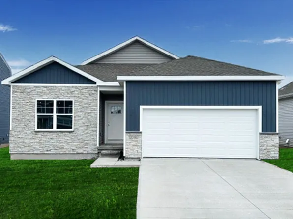 2705 Prairielight Dr, Hiawatha, IA 52233