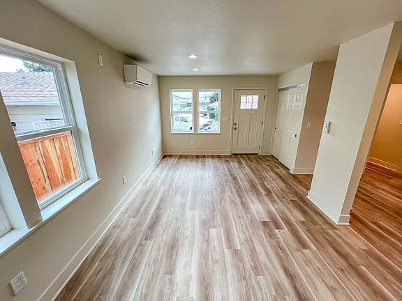4th image of 755 Fargo Ave #747
