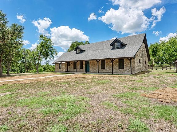 2nd image of 2365 Hackberry Rd