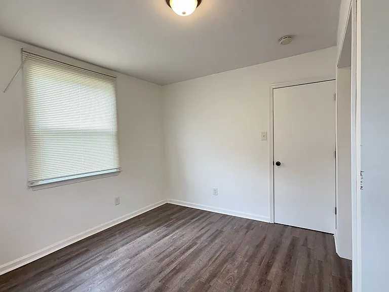 1308 Elder Ave — Photo 9