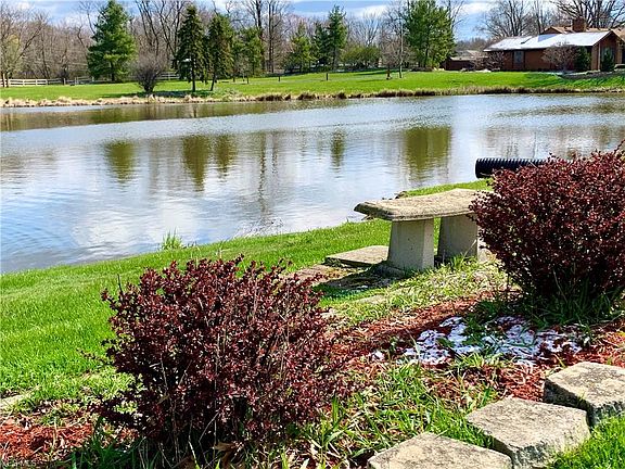 4th image of 10 Lakeview Cir #1