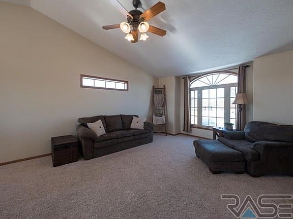3rd image of 6821 S Avalon Cir