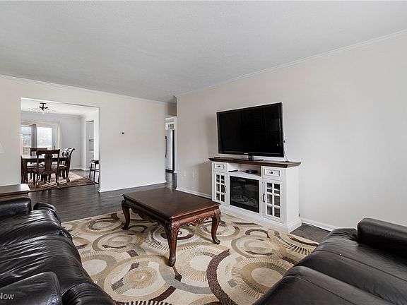 3rd image of 120 Talsman Dr #A3