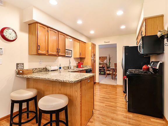 5th image of 29903 Kishwaukee Dr