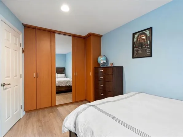 24 Cove Lane image 18 of 26