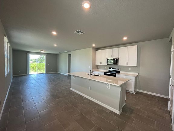4th image of 3307 Fresno Pl