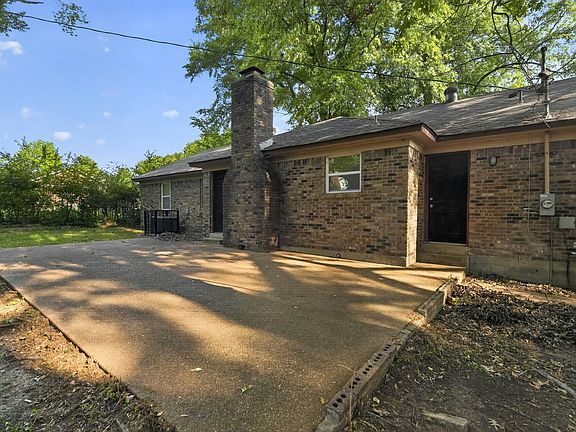 3rd image of 2015 E Holmes Rd