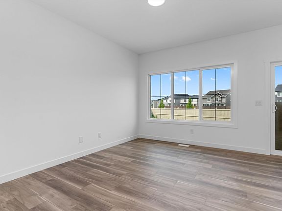 5th image of 1066 Cristall Cres