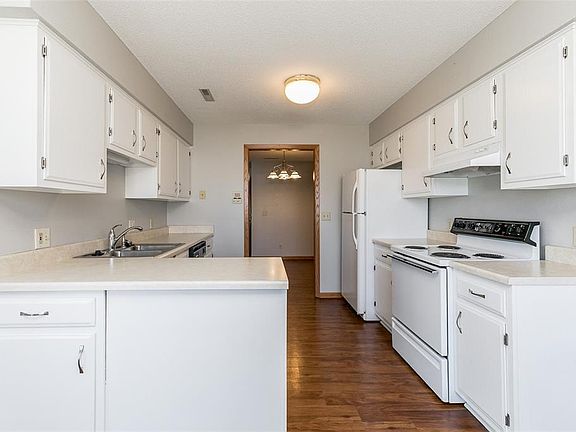 4th image of 4325 Maureen Ct SE APT 160