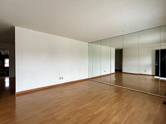 3rd image of 1002 Dawn Valley Dr