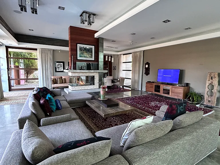 living room, TV, CD Player, 3 sided gas fireplace