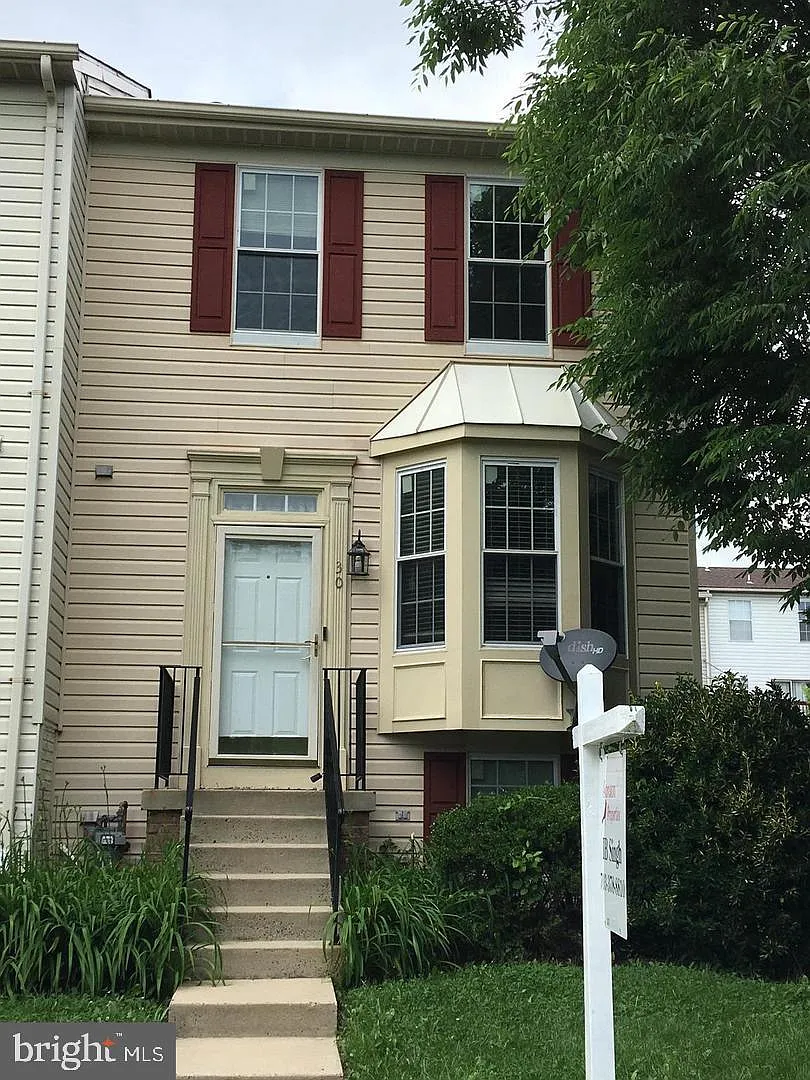 3 bed, 1.5 bath, 1414 sqft, $2,100 — Photo 1