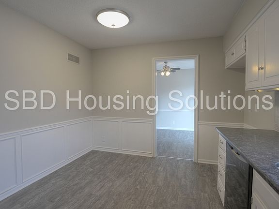 4th image of 12813 Bristol Ave