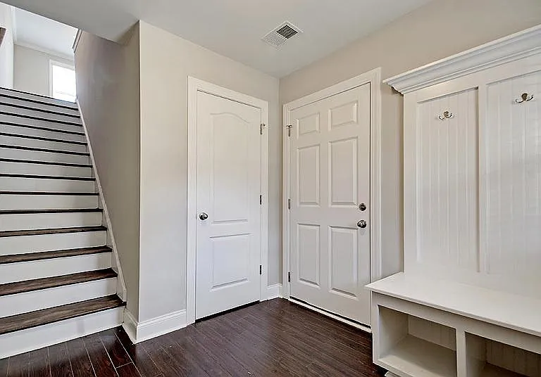 4103 Hartland St — Photo 2