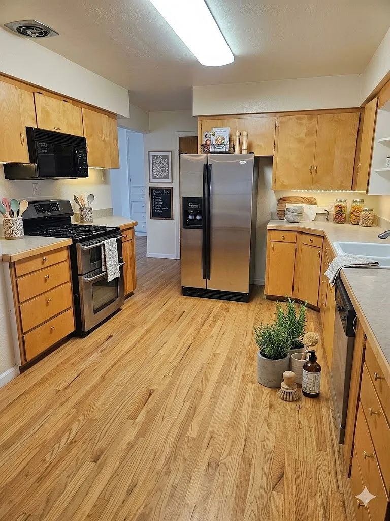 4 bed, 2025 sqft, $2,195 — Photo 4