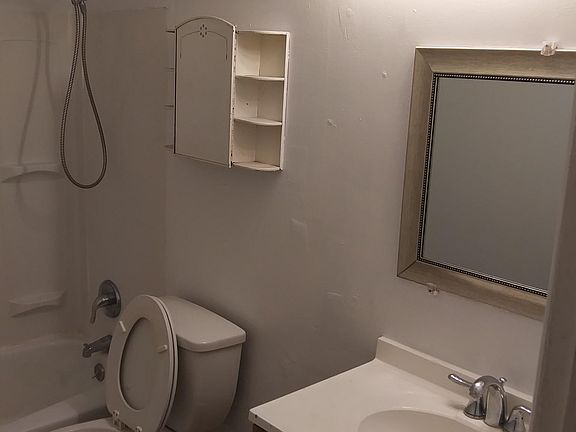 3rd image of 917 Louisiana Blvd SE