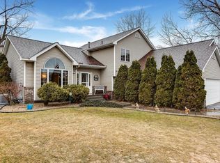 2527 Cypress St N, Maplewood, MN 55109
