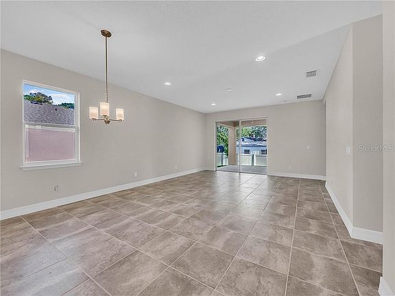 4th image of 2225 Regency Park Dr