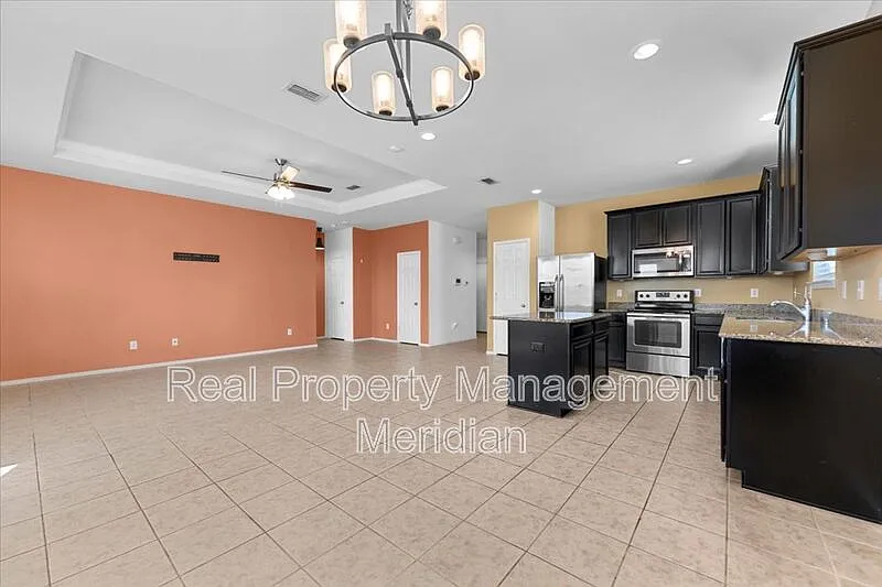3 bed, 2.0 bath, 1636 sqft, $2,175 — Photo 3