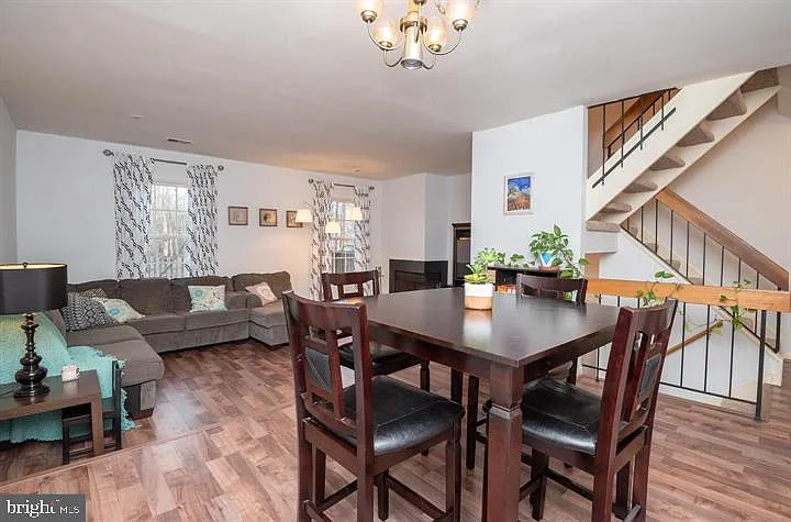 3 bed, 2.5 bath, 1800 sqft, $2,875 — Photo 2