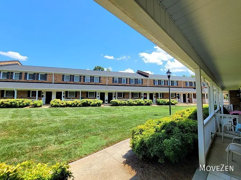 1336 Green Oaks Ln #E — Photo 20
