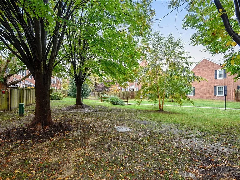 2820 S Abingdon St #A1 — Photo 40