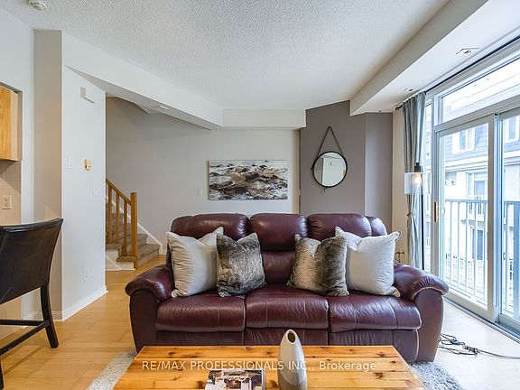 4th image of 32 Stadium Rd Unit 327