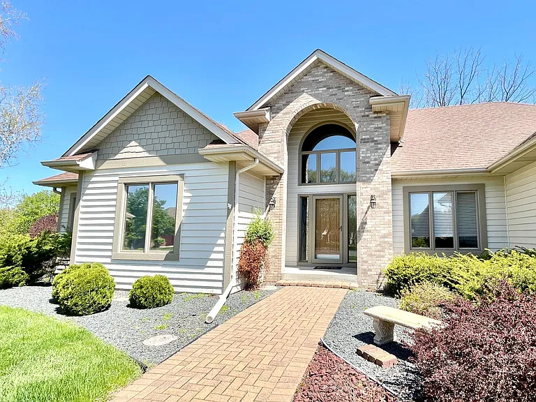 640 S Park Ct — Photo 2