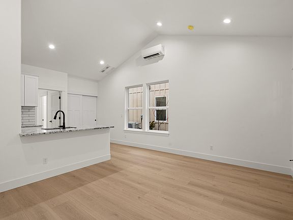 3rd image of 414 SW I St