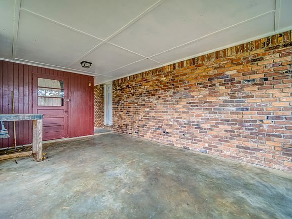 3rd image of 862 Oakdale Dr