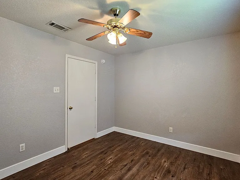 5106 Holster Dr — Photo 18