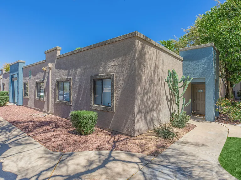 Peak at Oro Valley — Photo 31