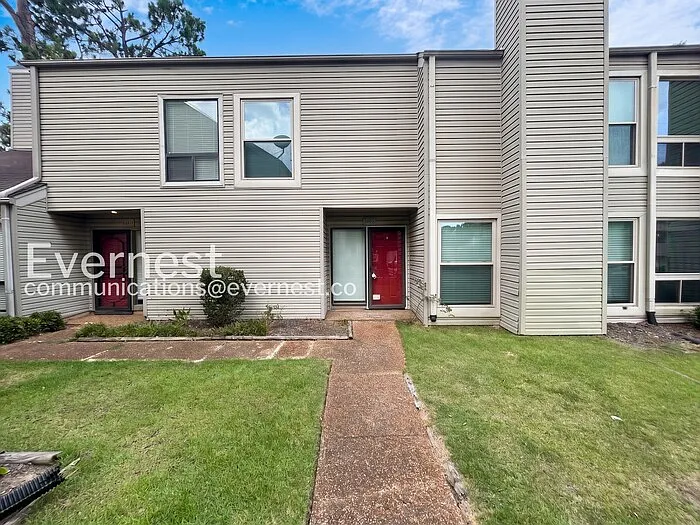 4 bed, 2.5 bath, 2024 sqft, $1,825 — Photo 1