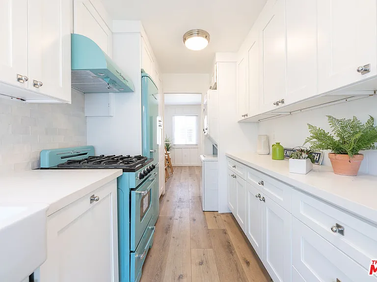 314 N Venice Blvd — Photo 12