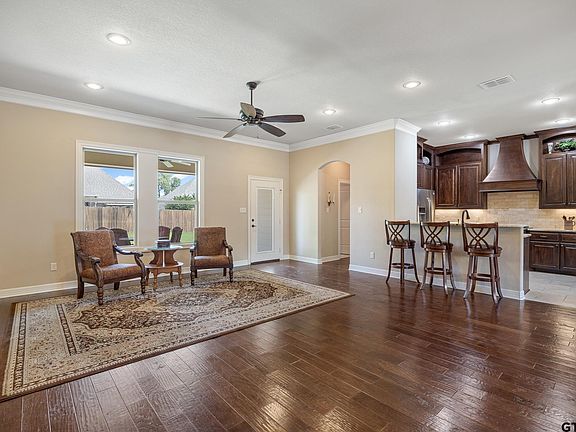5th image of 4362 Madera Dr