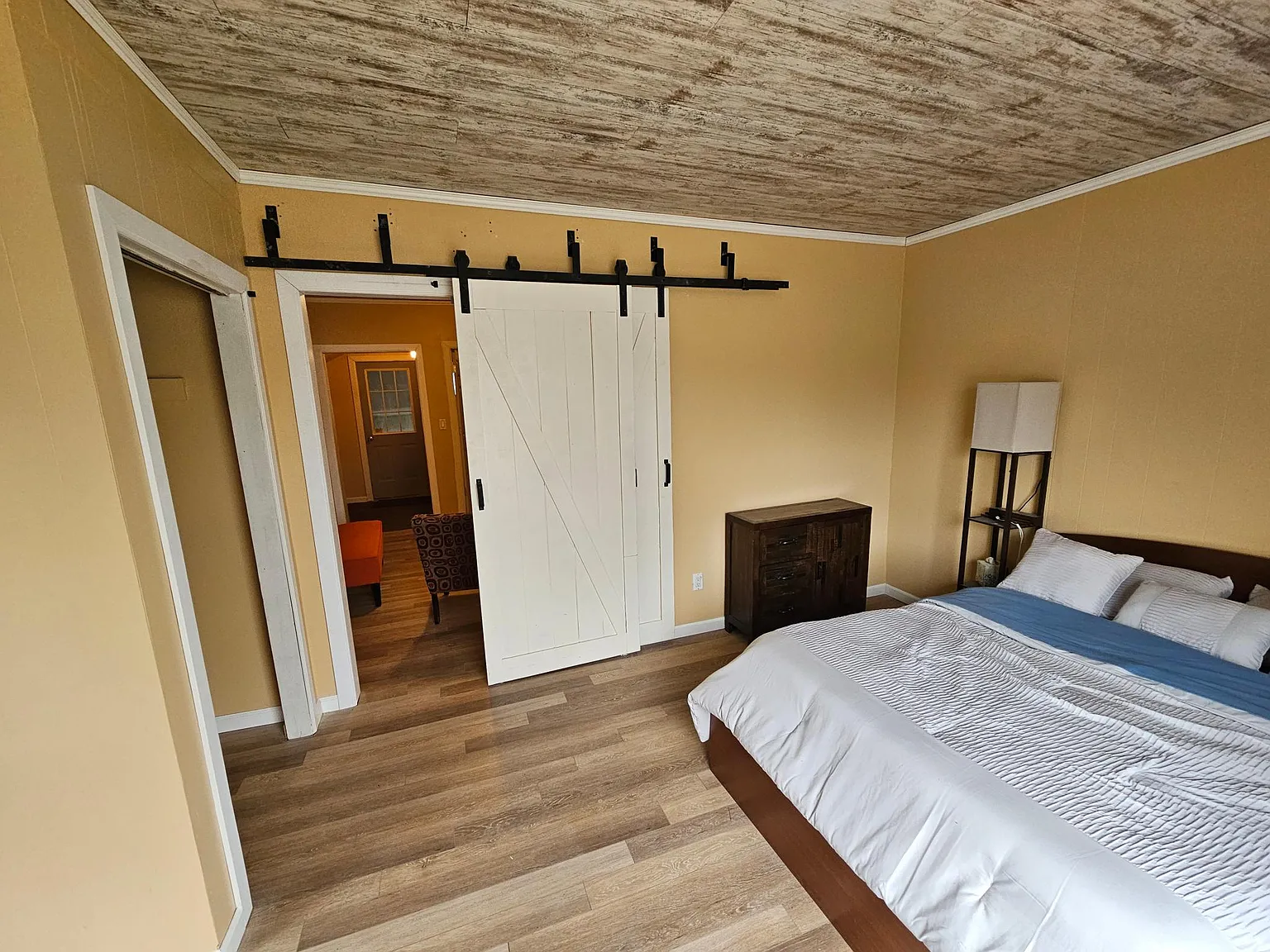 2 bed, 850 sqft, $1,550 — Photo 2