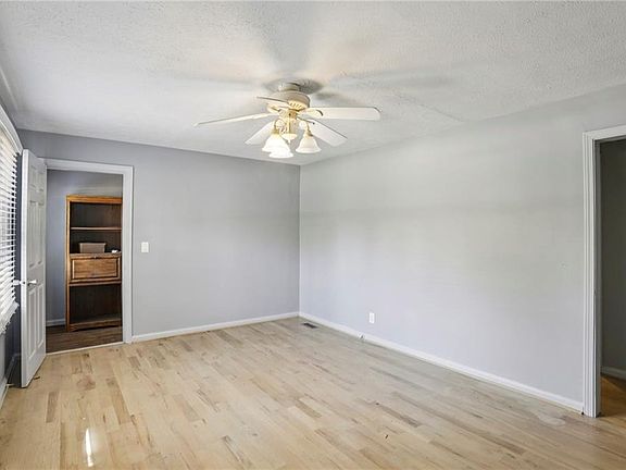 5th image of 2266 N Shallowford Rd