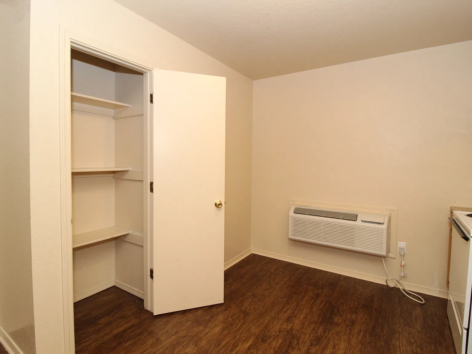 418 South 12th St. 8-Plex - E — Photo 2