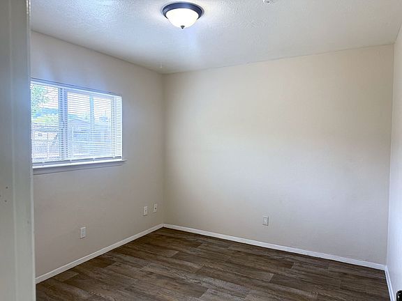 3rd image of 940 Chelwood Park Blvd NE #1