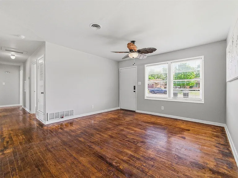 1308 Rose Ave — Photo 2