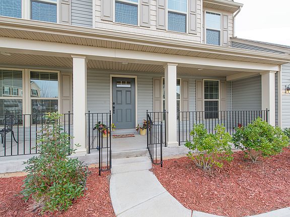 3rd image of 110 Karlyn Ct