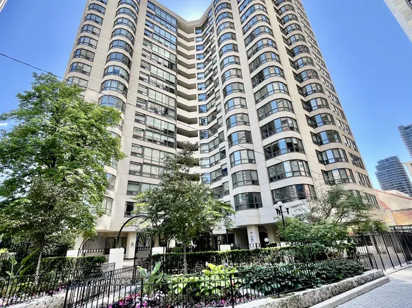 25 Maitland St W #1001, Toronto, ON M4Y 2W1